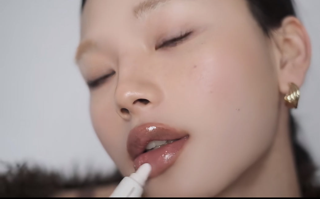 【 現貨 】【 限量 】Rhode 敏感修護保濕染唇蜜 Lipgloss - 微閃肉桂咖啡奶茶色 Cinnamon roll 🥮