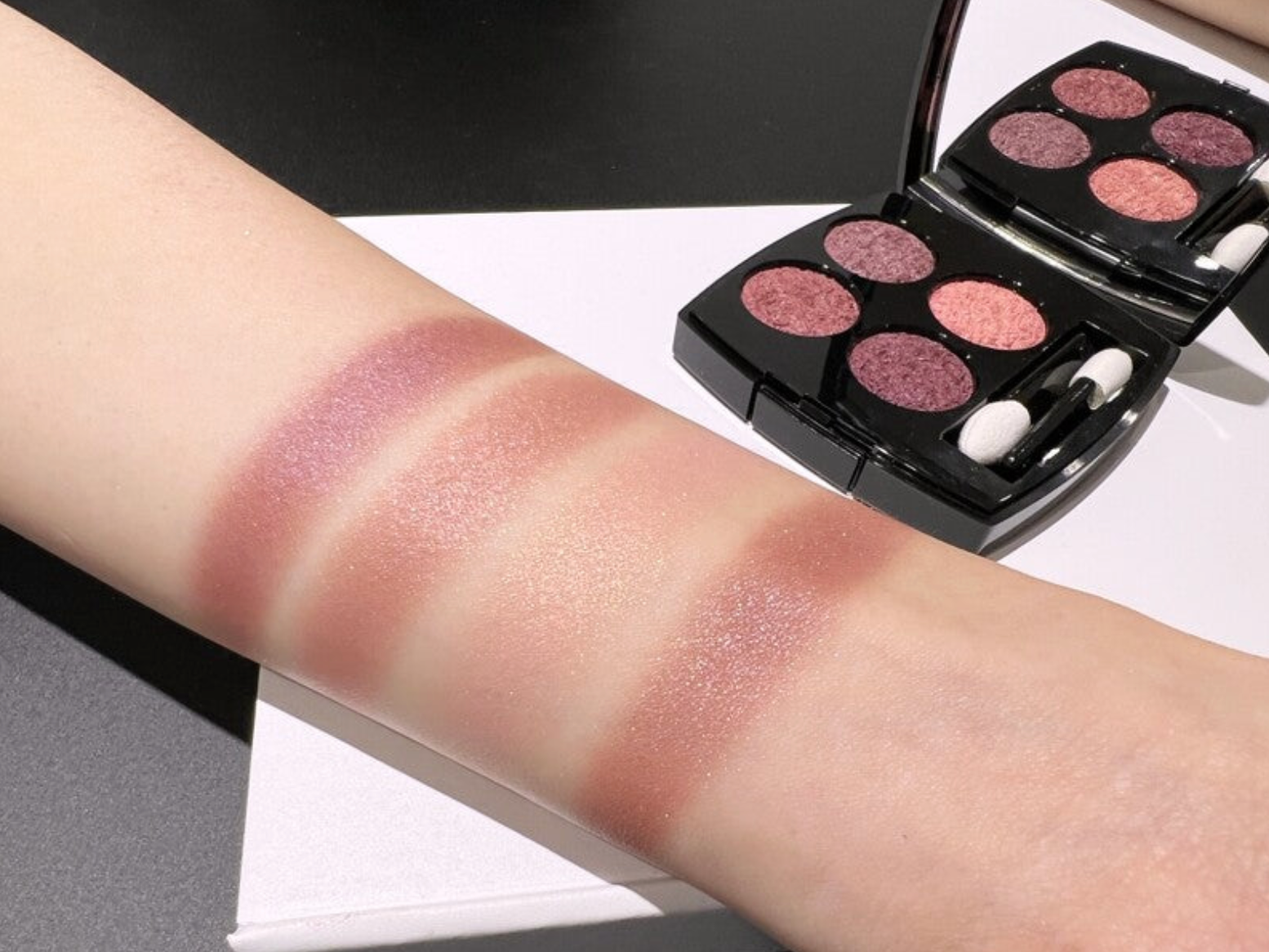 【 現貨 】 香奈兒 限量編織4色眼影 Tweed eyeshadow - 02紫雲