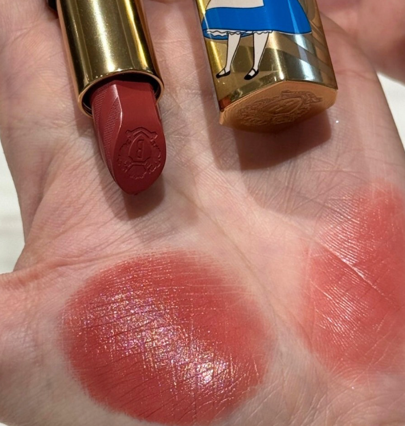 【 現貨 】芭比波朗 限量愛麗絲夢遊仙境唇膏 Alice in wonderland lipstick  - 赤茶酒紅#04