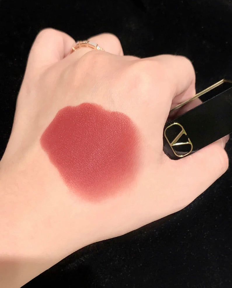 【 現貨 】 Valentino 限量珍藏柳釘唇膏黑管 Lipstick