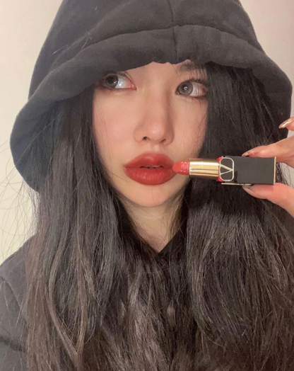 【 現貨 】 Valentino 限量珍藏柳釘唇膏黑管 Lipstick
