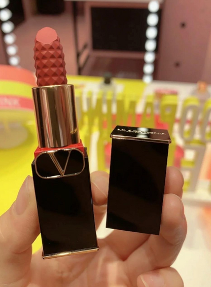 【 現貨 】 Valentino 限量珍藏柳釘唇膏黑管 Lipstick
