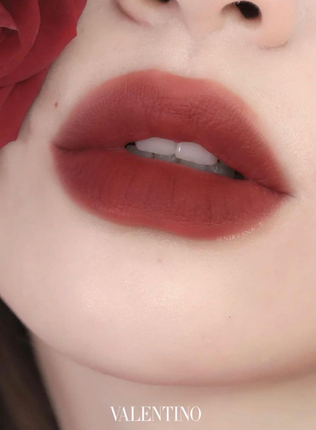 【 現貨 】 Valentino 限量珍藏柳釘唇膏黑管 Lipstick