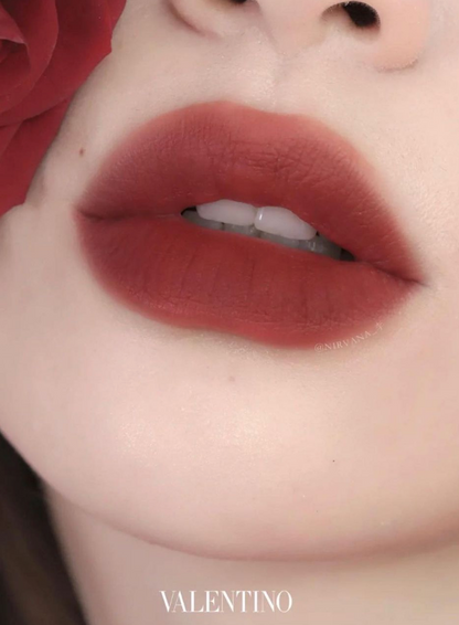 【 現貨 】 Valentino 限量珍藏柳釘唇膏黑管 Lipstick
