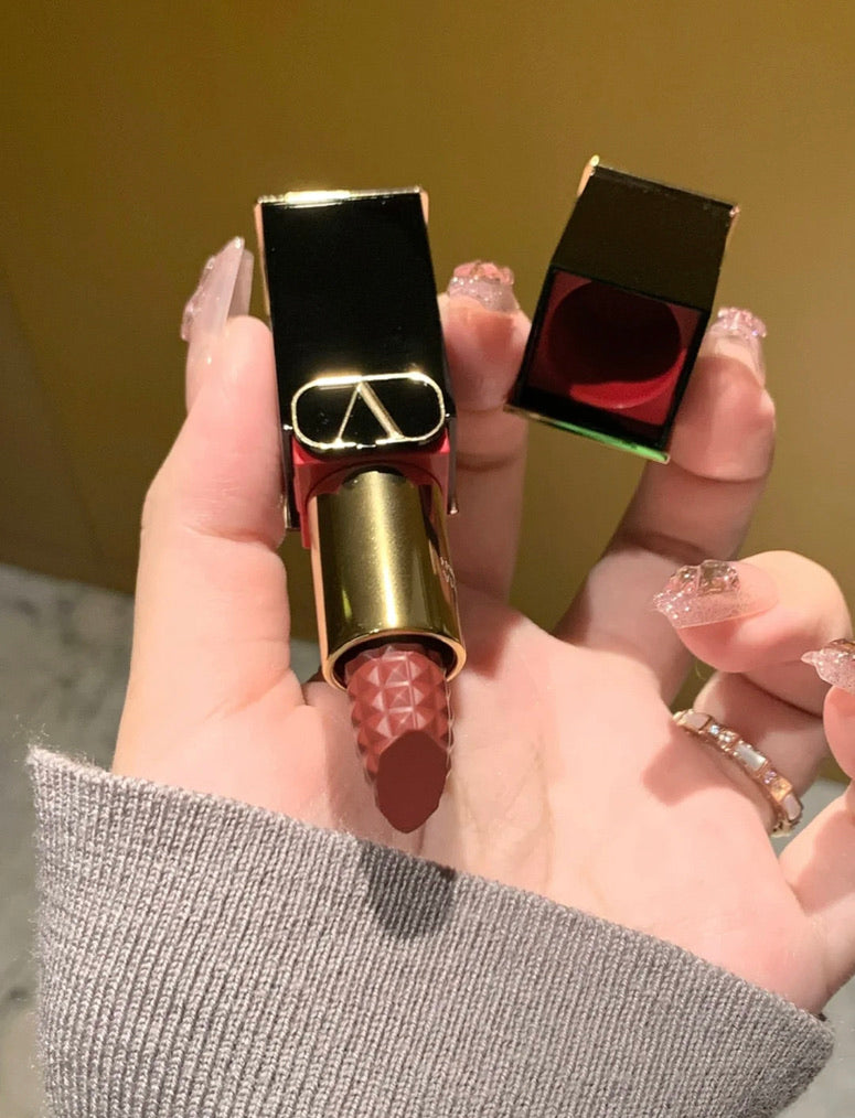 【 現貨 】 Valentino 限量珍藏柳釘唇膏黑管 Lipstick