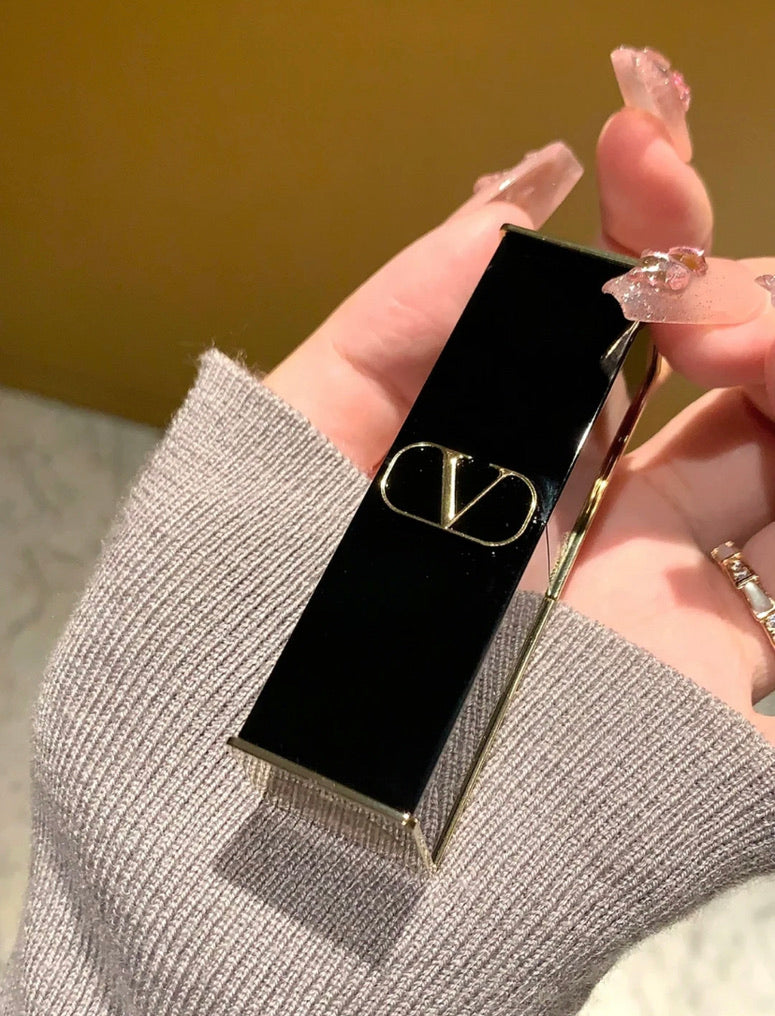 【 現貨 】 Valentino 限量珍藏柳釘唇膏黑管 Lipstick